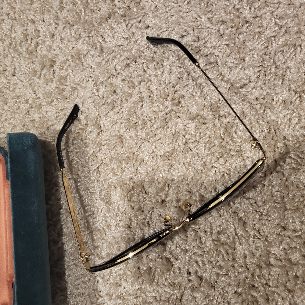 Gucci women sunglasses(authentic) - Picture 5 of 12